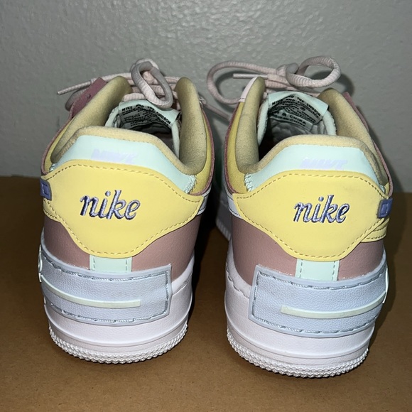Nike Air Force 1 Low Shadow
Light Soft Pink (Women's) - Picture 5 of 9